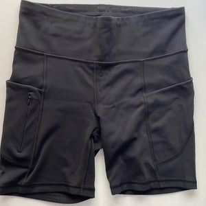 Athleta All In 7” short, Medium, Black